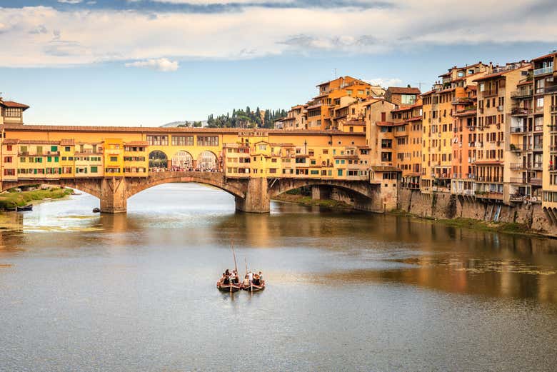 Paseo en barca por el río Arno