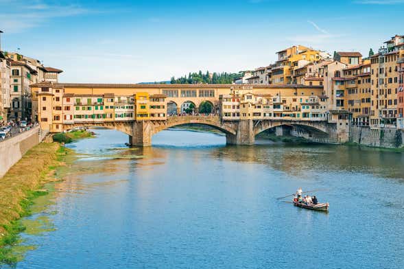 Paseo en barca por el río Arno